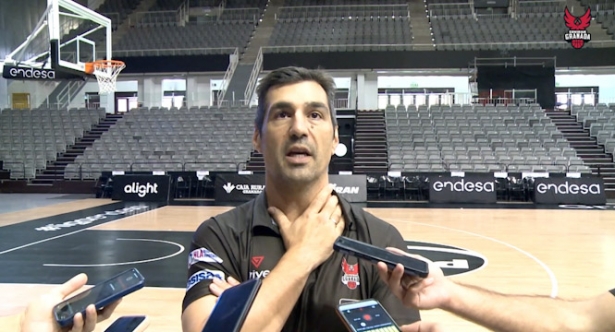 Pablo Pin atiende a los medios durante el Media Day (FUNDACIÓN CB GRANADA)