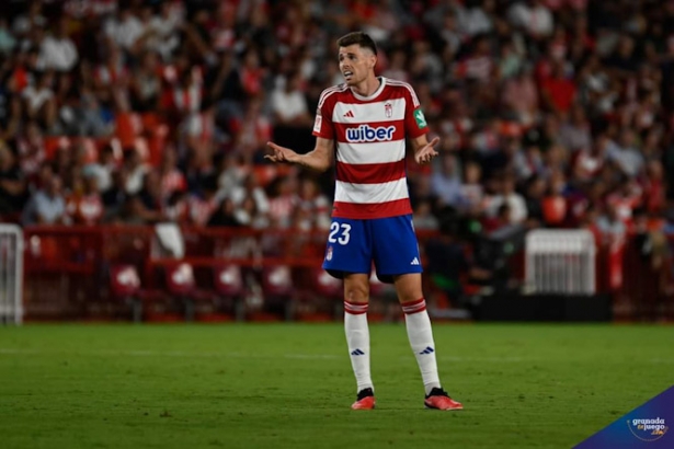 Gerard Gumbau durante el partido ante el Girona (JOSÉ M. BALDOMERO)