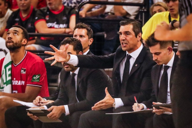 Pablo Pin dando instrucciones durante el partido (DAVID TORRES)