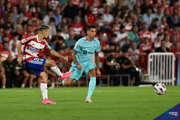 Bryan Zaragoza en el partido ante el FC Barcelona (JOSÉ M. BALDOMERO)