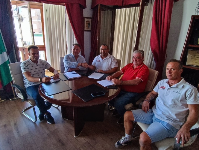 Enrique Medina y Arturo Pleguezuelos, junto a Ángel Ruiz, Juan de Dios Gómez y Carlos Martín (RALLY CIUDAD DE GRANADA) Enrique Medina y Arturo Pleguezuelos, junto a Ángel Ruiz, Juan de Dios Gómez y Carlos Martín (RALLY CIUDAD DE GRANADA)