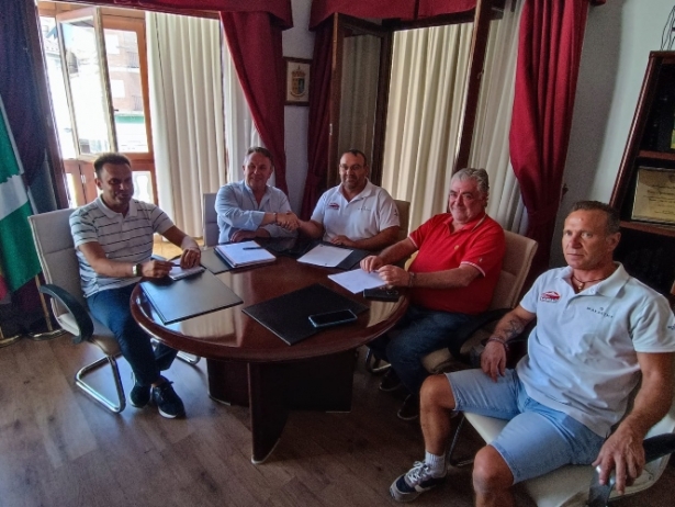 Enrique Medina y Arturo Pleguezuelos, junto a Ángel Ruiz, Juan de Dios Gómez y Carlos Martín (RALLY CIUDAD DE GRANADA)