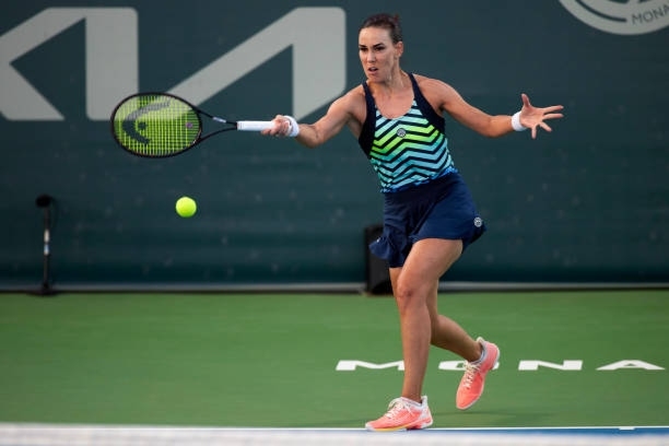 Nuria Párrizas golpea la bola en el partido ante Tsurenko (PUNTO DE BREAK) 