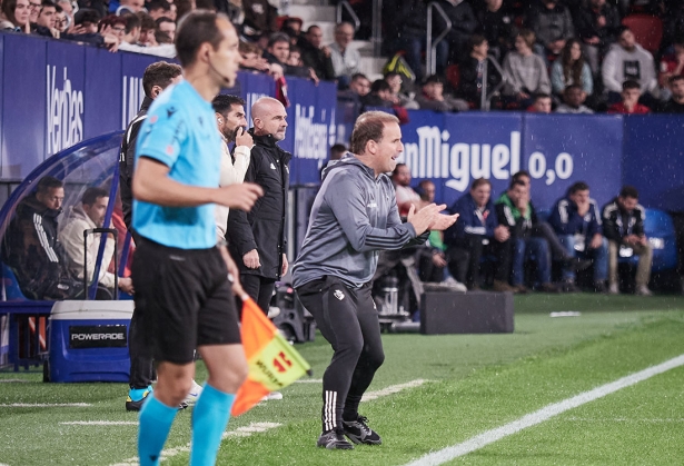 Jagoba Arrasate, entrenador del CA Osasuna, durante el encuentro (LOF)