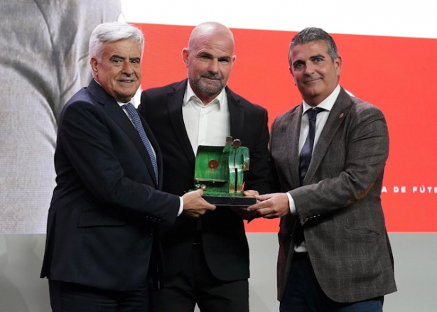 Paco López recoge el galardón 