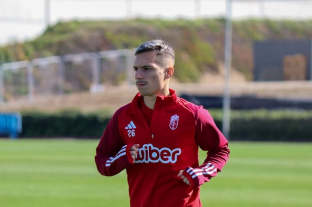 Bryan Zaragoza durante un entrenamiento (CRISTIAN FERNÁNDEZ)