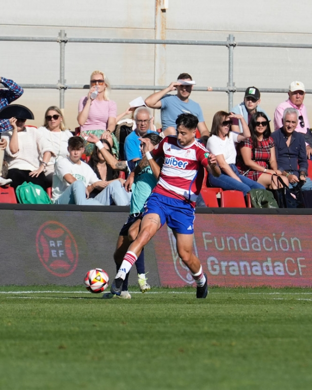 El Recreativo se llevó un intenso partido (GRANADA CF)