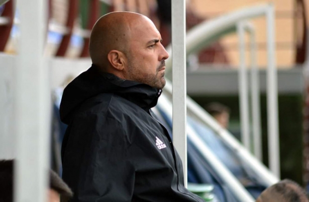 El entrenador del Granada CF juvenil, Raúl Barroso (J. PALMA) 