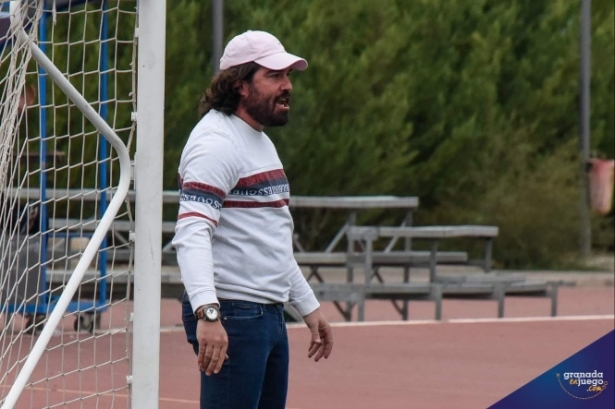 El entrenador del CD Santa Fe, Luis Torres (JOSÉ M. BALDOMERO) 