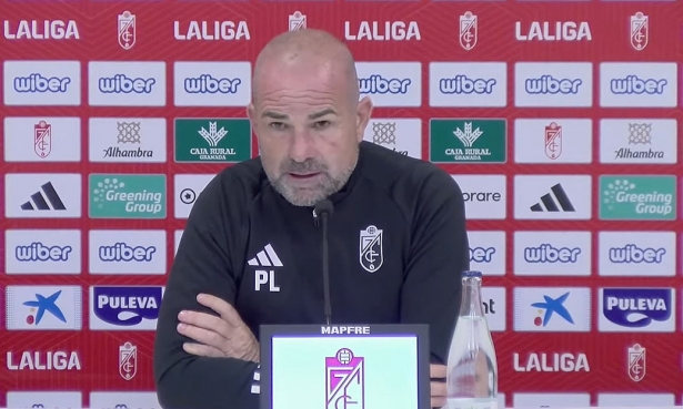 Paco López en un momento de la rueda de prensa previa al encuentro de Copa del Rey (GRANADA CF)