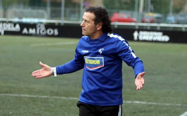 José Luis Míngez `Luisito`, entrenador del Arosa SC, durante un partido (DIARIO DE PONTEVEDRA)