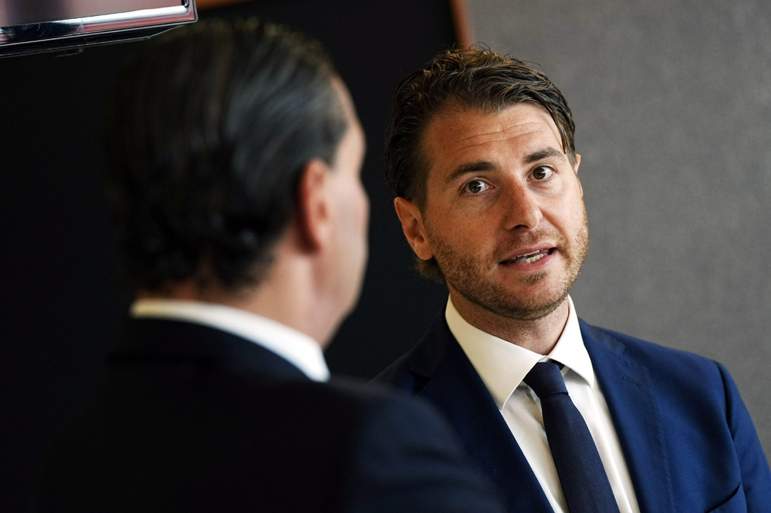Matteo Tognozzi, director deportivo, dialoga con Alfredo García Amado, director general del Granada CF (GCF) Matteo Tognozzi, director deportivo, dialoga con Alfredo García Amado, director general del Granada CF (GCF)