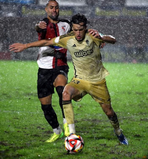 Álvaro Carreras durante el partido de Copa del Rey (LOF)