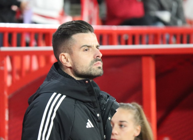 El entrenador del Granada CF Femenino, Roger Lamesa (CRISTIAN FERNÁNDEZ)
