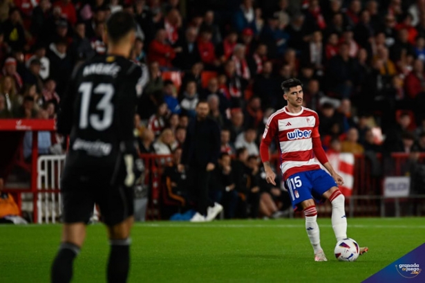 Carlos Neva durante el partido (JOSÉ M. BALDOMERO) 