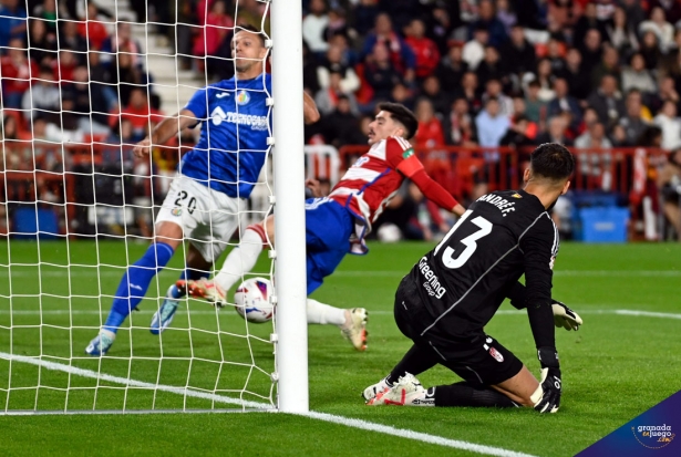 Neva evitó en la línea de gol el segundo tanto del Getafe CF en el último encuentro (JOSÉ M. BALDOMERO)