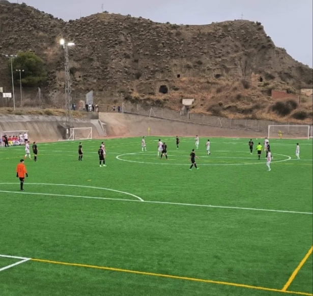 Imagen del partido entre Guadix CF y Purullena (GUADIX CF) 