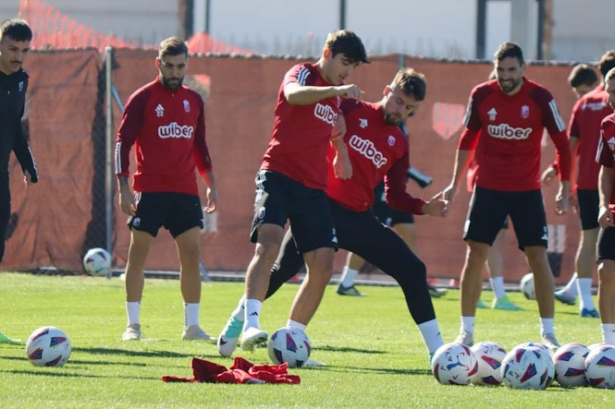 Entrenamiento del Granada CF (CRISTIAN FERNÁNDEZ)