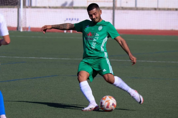 El Atarfe perdió ante el Atlético Porcuna (CRISTIAN FERNÁNDEZ/ARCHIVO)