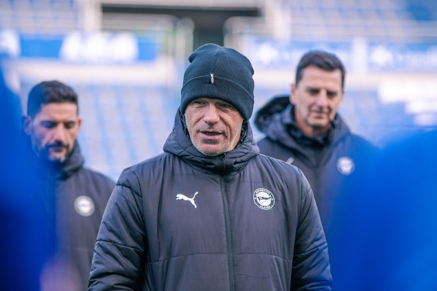 Luis García Plaza durante un entrenamiento con el Alavés (DEPORTIVO ALAVÉS)