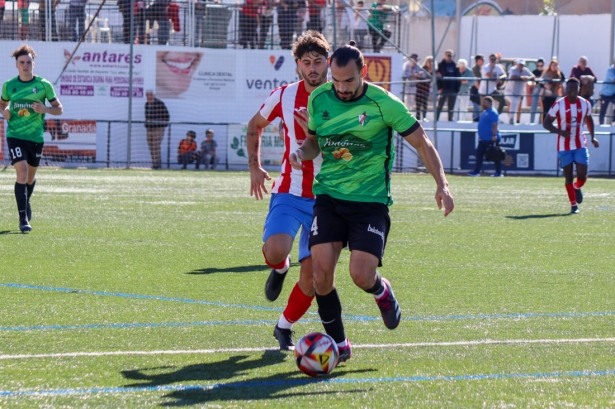 El CD Huétor Vega se desplaza este domingo al campo del Torredonjimeno (CRISTIAN FERNÁNDEZ)