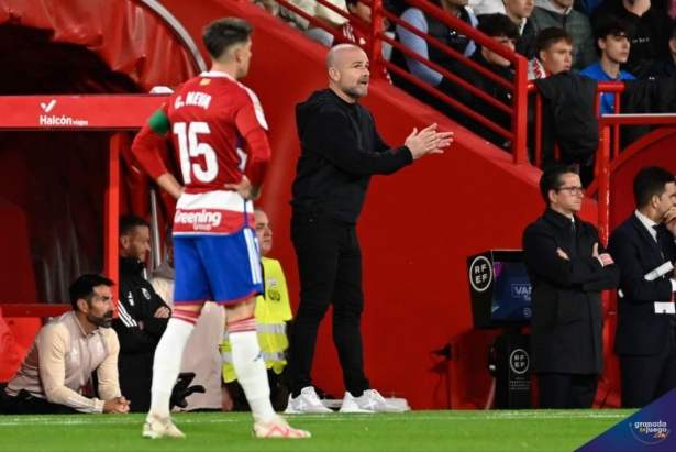 Paco López el último inquilino del banquillo del Granada (JOSÉ M. BALDOMERO)