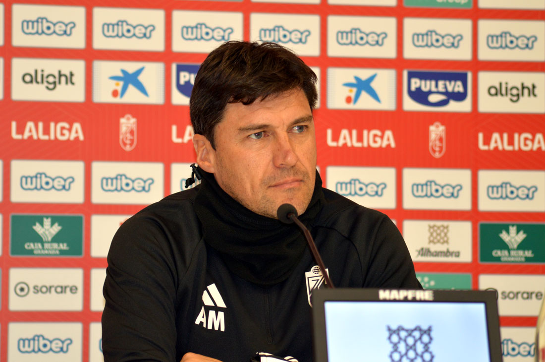 Alexander Medina, entrenador del Granada CF, en la rueda de prensa previa al encuentro ante el Real Madrid (J. PALMA) Alexander Medina, entrenador del Granada CF, en la rueda de prensa previa al encuentro ante el Real Madrid (J. PALMA)