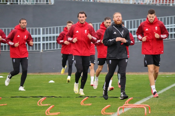 Imagen del último entrenamiento del Granada CF en la Ciudad Deportiva (CRISTIAN FERNÁNDEZ)