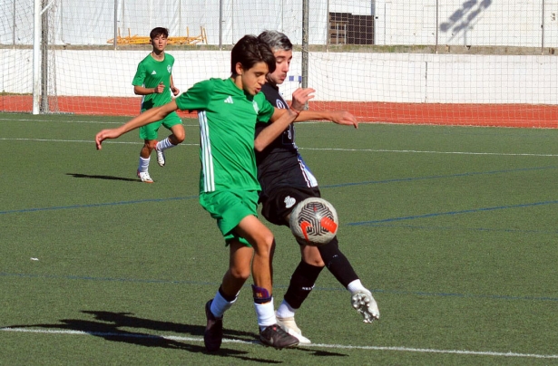 Atarfe y Español Albolote igualaron en el derbi (J. PALMA)