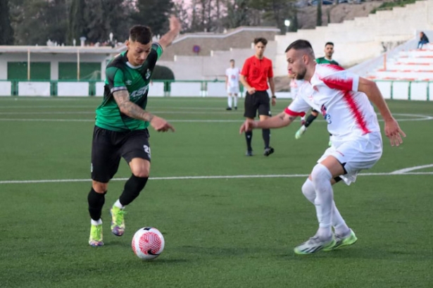 El Guadix CF perdió ante el Base Gabia (CRISTIAN FERNÁNDEZ)