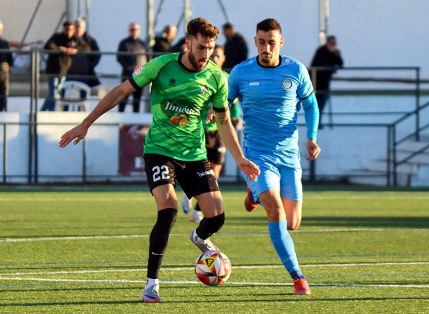 Huétor Vega y Maracena despiden el año en el derbi provincial de la jornada (CRISTIAN FERNÁNDEZ)