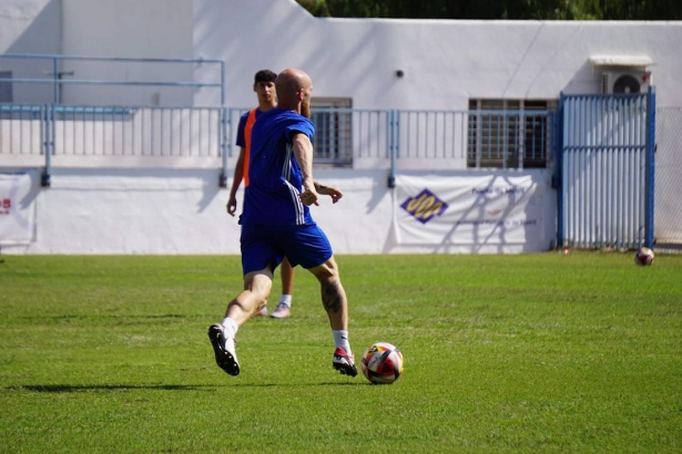 Illescas, el autor del gol del Motril, durante un entrenamiento (CF MOTRIL /ARCHIVO) 