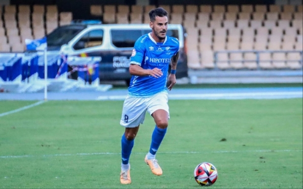 Edu Oriol con la camiseta del Xerez Deportivo (XEREZ CD) 