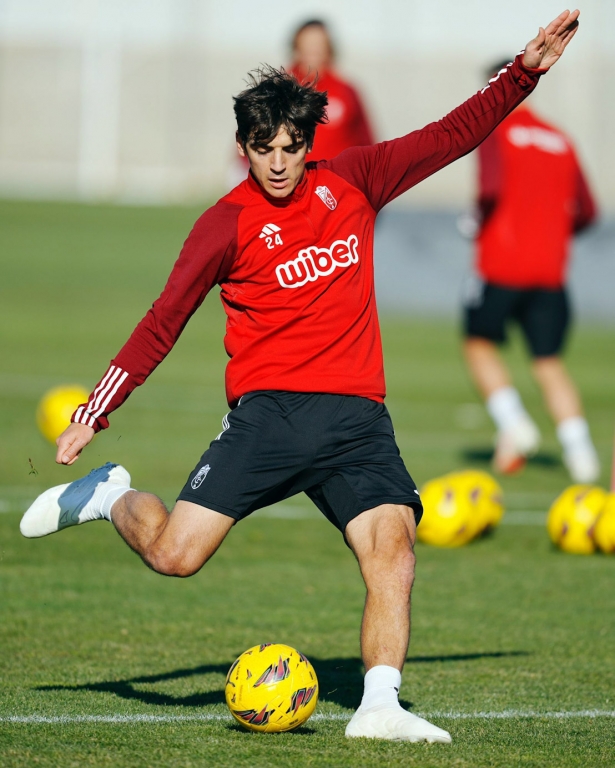 Gonzalo Villar durante un entrenamiento (GRANADA CF)