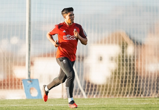 Arezo en el entrenamiento del Granada CF (GRANADA CF)
