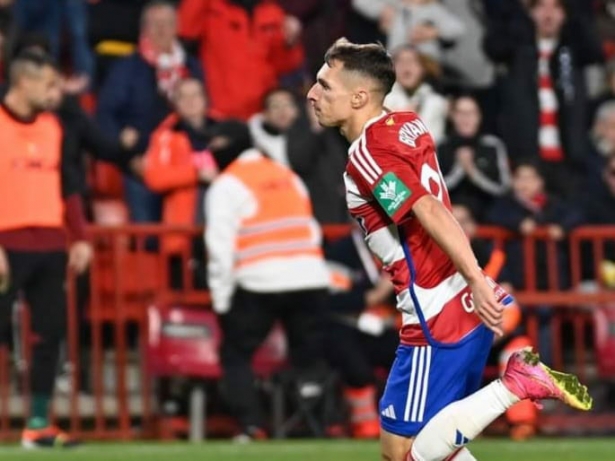 Bryan Zaragoza celebra su gol (JOSÉ M. BALDOMERO)