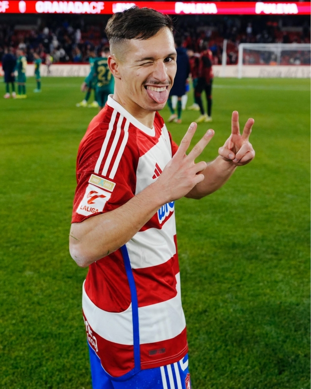 Bryan Zaragoza celebra el  triunfo (GRANADA CF)