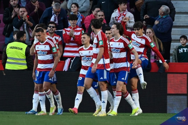 El Granada CF celebra el primer gol (JOSÉ M. BALDOMERO)
