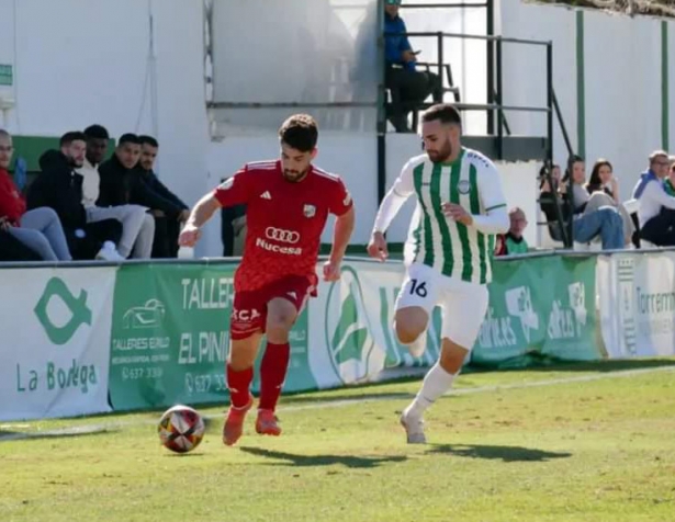 Jordi intenta irse de Sergio Díaz (CF MOTRIL) 