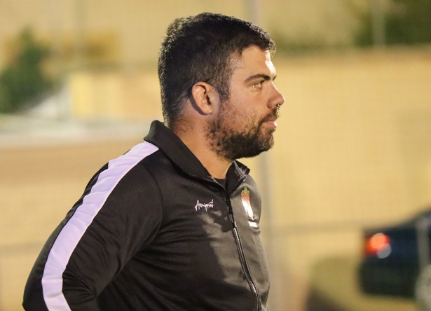 Alberto Chacon durante un partido con el Cúllar Vega CF (CRISTIAN FERNÁNDEZ)