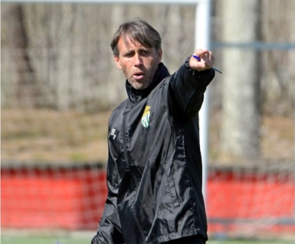 Javi García en su etapa como entrenador en la categorías inferiores del Girona
