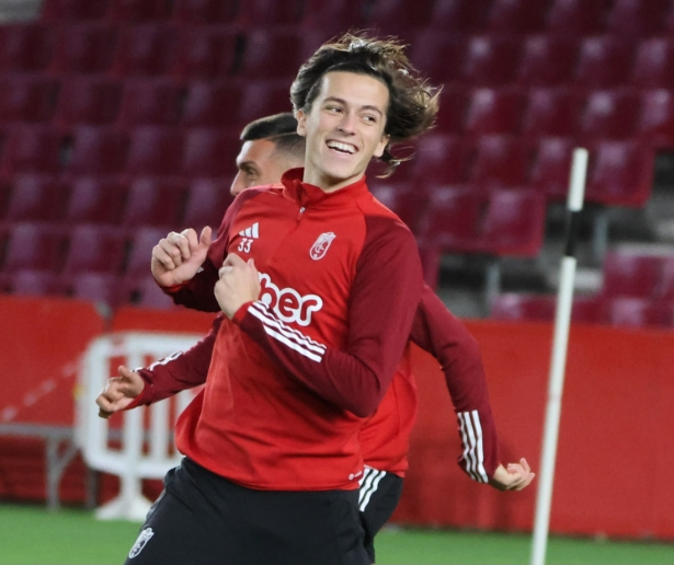 Álvaro Carreras durante un entrenamiento (JOSÉ ANDRÉS FERNÁNDEZ)