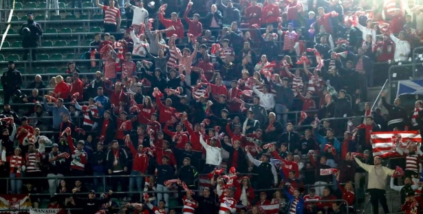 Afición del Granada CF en el `Benito Villamarín` (LOF)