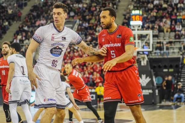 Kwan Cheatham en el partido ante Obradoiro (JOSÉ VELASCO)