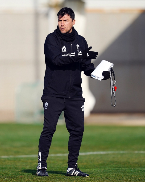 Alexander Medina durante un entrenamiento (GRANADA CF)