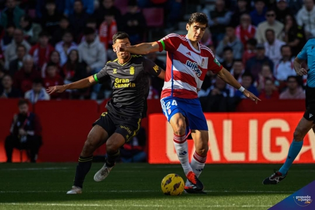 Gonzalo Villar en un lance del partido (JOSÉ M. BALDOMERO)