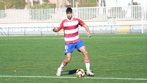 Oussama durante un partido con el juvenil del Granada (GRANADA CF)