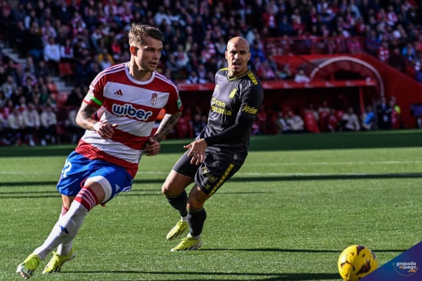 El Granada CF no pudo derrotar a Las Palmas (JOSÉ M. BALDOMERO)