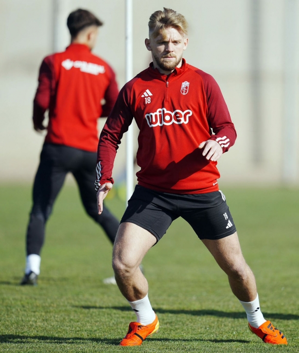 Kamil Jozwiak ya entrena con el Granada CF (Granada CF)