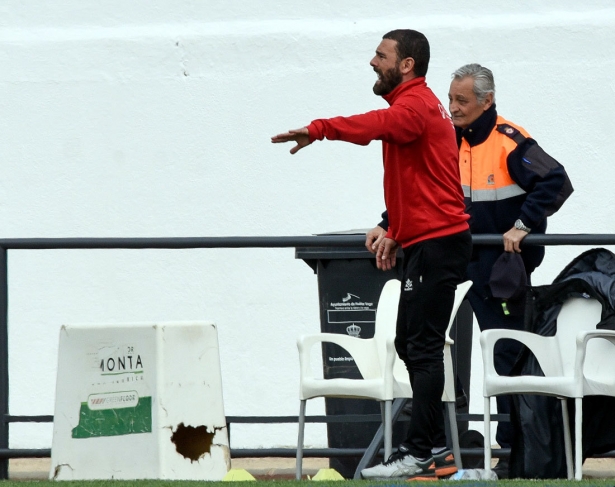 Rizos durante un partido con el CD Huétor Vega (JOSÉ M. BALDOMERO)